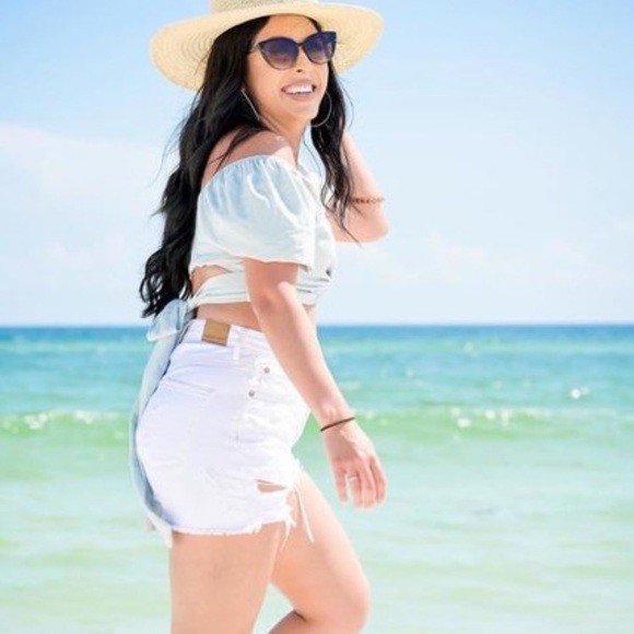 American Eagle Outfitters Pants - American Eagle 90’s Boyfriend Denim Shorts White